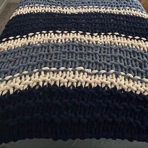 New Oversized chunky crocheted blanket